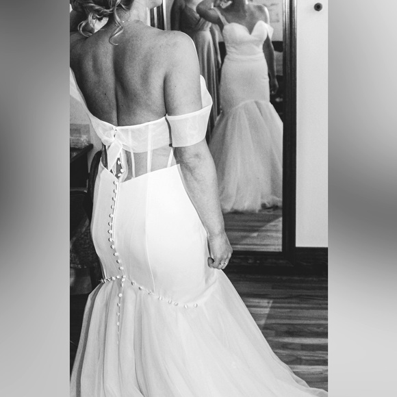 Ivory Allure size 12 wedding dress https://www.allurebridals.com/style/9719.
